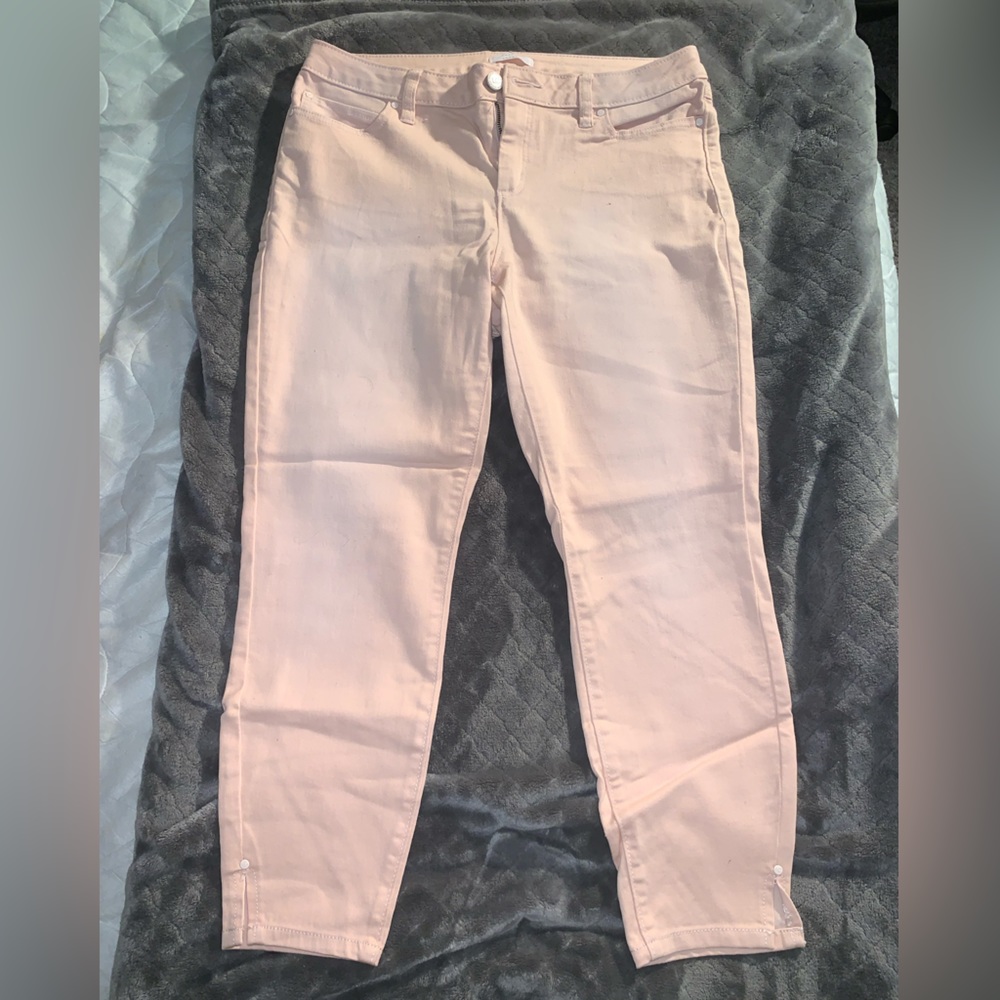 BOGO WHEN BUNDLED!! NEVER WORN Lauren Conrad Skinny Crop Capri